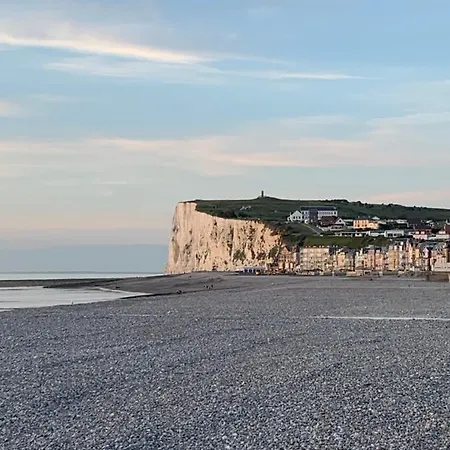 Le Phare De Cati Mers-les-Bains